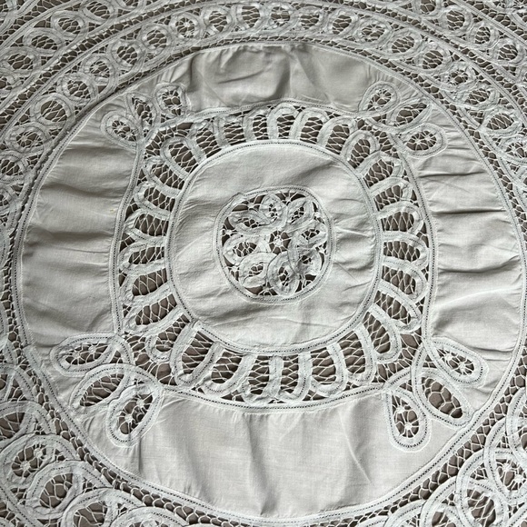 Large Ice Blue Vintage Ribbonwork Lace Centerpiece - Picture 3 of 7